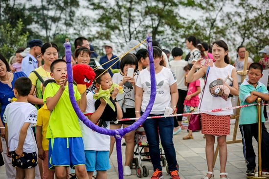 旅游季启动仪式暨宜君旱作梯田生态玉米烧烤活