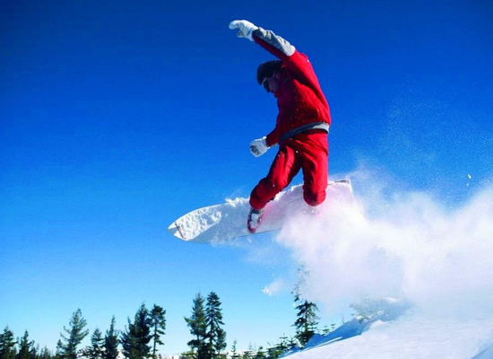 月亮湾滑雪场(图片来源于网络)