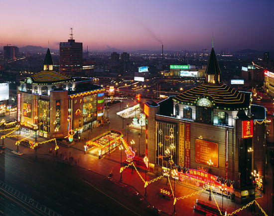 新浪旅游配图:胜利广场夜景 摄影:图片来自新浪旅游攻略
