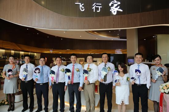 海南航空总裁谢皓明等领导莅临开业剪彩仪式现场