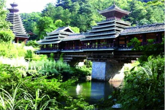 观山湖公园 人在画中跑