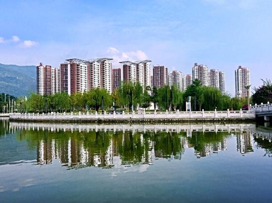 美丽的玉龙湖(图/@旅游科长)