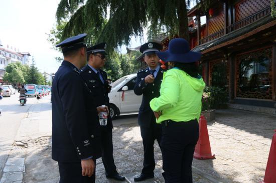 丽江旅游警察为整治旅游市场增添重要力量