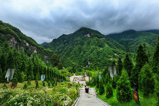 从高处远眺苍山 许伟华/摄