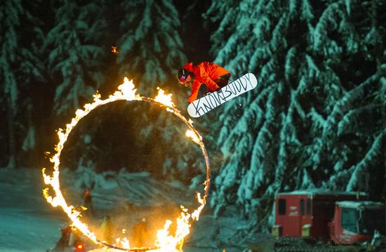 图注：冰与火秀 来源：Tourism Whistler / Mike Crane