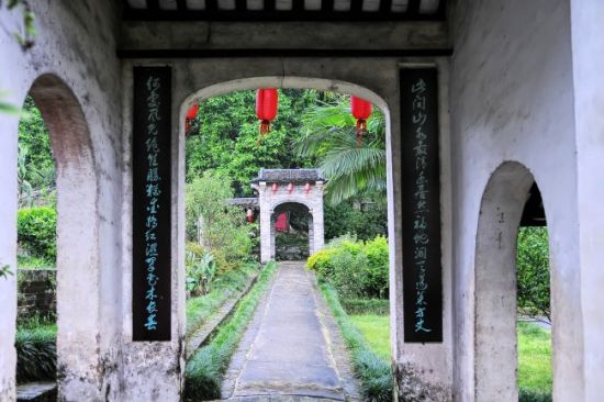 山庄内的对联 图:新浪博主/独行侠H