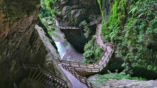 武隆龙水峡地缝