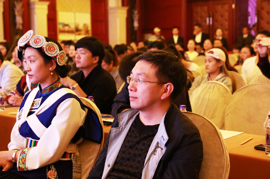 曲靖市沪昆高铁旅游营销团队向南昌市民发出诚