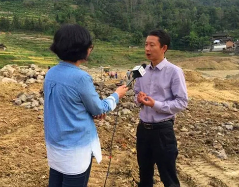 央视新闻频道深入龙陵县采访报道脱贫攻坚