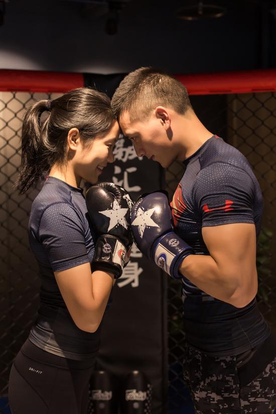 重庆情侣健身秀恩爱 甜哭单身摄影师 _新浪旅游_新浪网