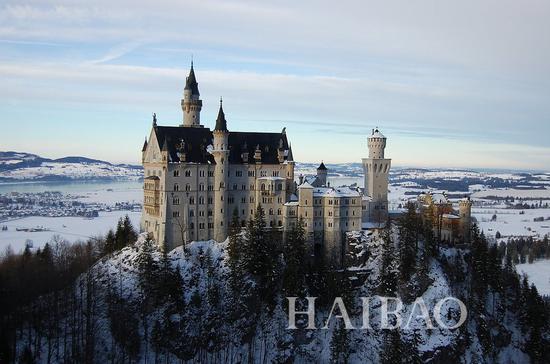 德国，天鹅堡(Neuschwanstein Castle)  图片来自popsugar