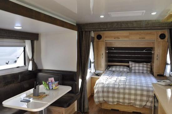 昆明世博房车时光·行云轩轩开营 开启全新房