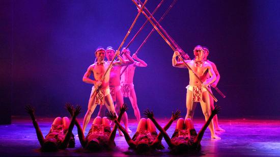 荟萃佤乡人文风情 大型原创佤族歌舞台剧《族