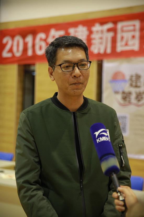 昆明饮食服务公司（建新园）发展部经理 杜欧弟接受采访