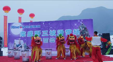 庆典现场武狮表演