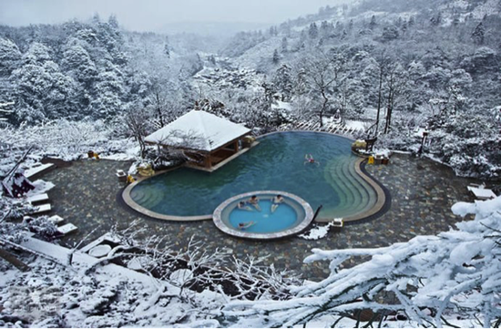 雪后的七里坪温泉汤池