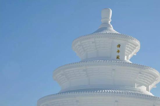 净月潭雪雕大赛落下帷幕,《暖烛》捧走1.5万元