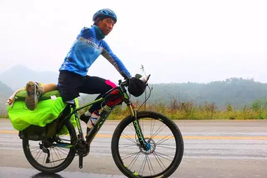 熊熊跑步去旅行:从上海到昆明的4000余公里 只