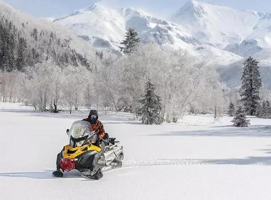 长白山雪地摩托车穿越体验