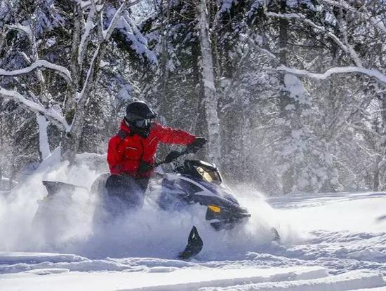 长白山雪地摩托车穿越体验