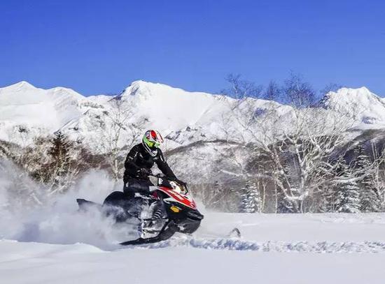 长白山雪地摩托车穿越体验