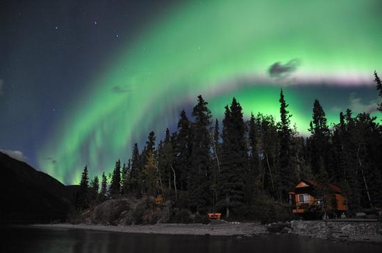 与极光的一场艳遇 图片来源：加拿大BC省旅游局 摄影师：Northern Rockies Lodge