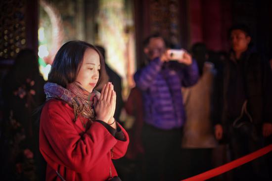 正月初八 广仁寺点亮数万盏酥油灯祈福新春