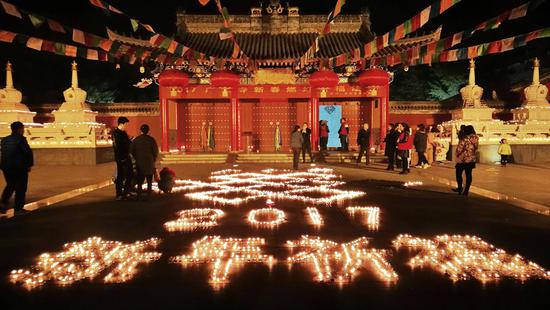 正月初八 广仁寺点亮数万盏酥油灯祈福新春
