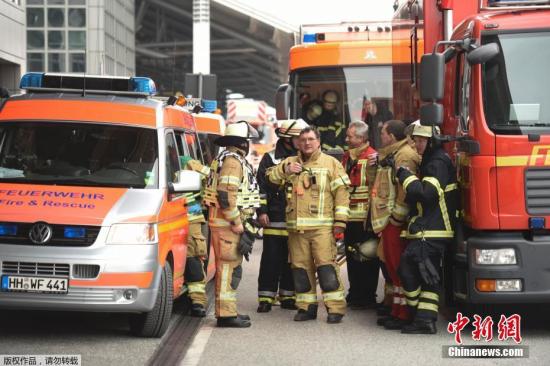 当地时间2月12日，德国汉堡机场发生不明物质泄漏事件，导致68人出现呼吸困难及眼睛灼痛症状。当局紧急疏散机场内数百名乘客及工作人员。