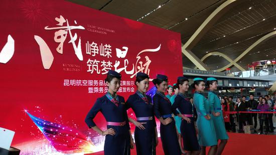 飞翔的孔雀 昆航乘务员新制服将云南民族特色