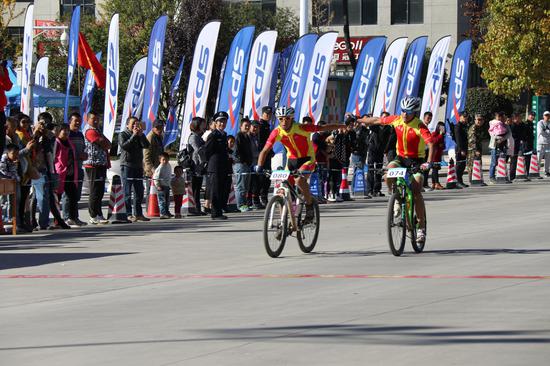 马龙县2016年云南省公路自行车挑战赛精彩瞬