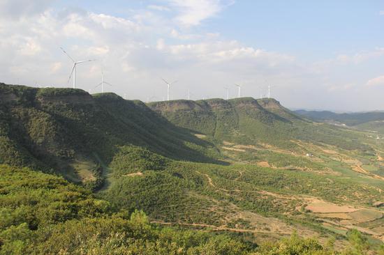 休闲运动新去处 马龙县诸葛南山