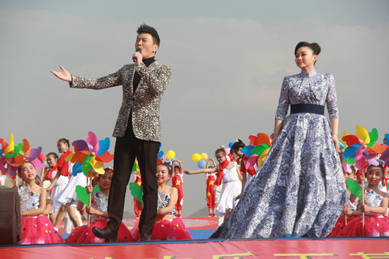 明星大腕汇聚罗平 高歌中国梦