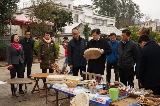 国家旅游局副局长王晓峰一行到建水县调研全域