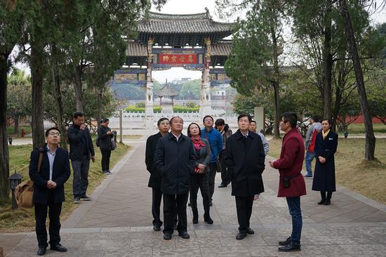 国家旅游局副局长王晓峰一行到建水县调研全域