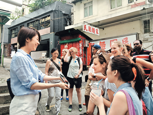 跟随专家的脚步,在香港的街头角落发现艺术与生活融合的乐趣。图片来源:香港旅游发展局
