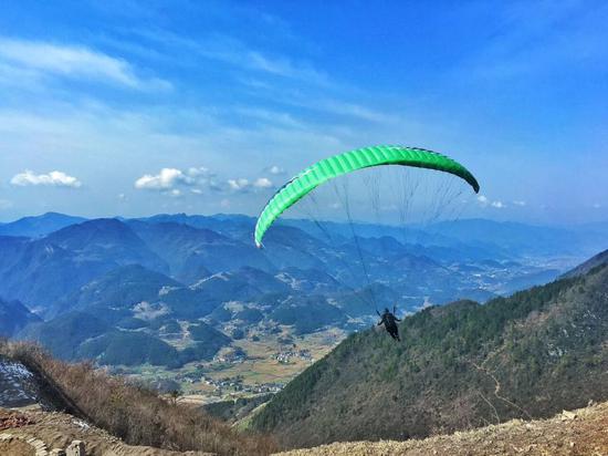 西安向西四百里 八台山观景滑草乐翻天