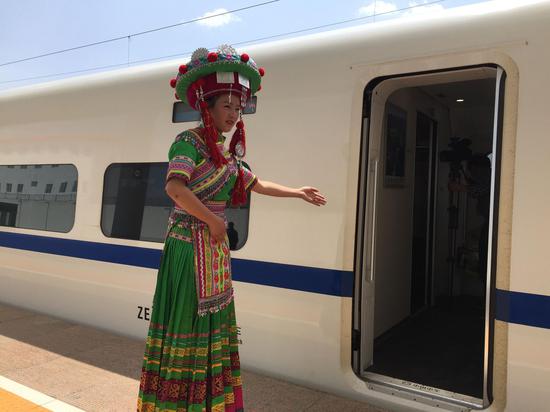 昆明高铁坝美号文化列车首发 2小时即可抵达