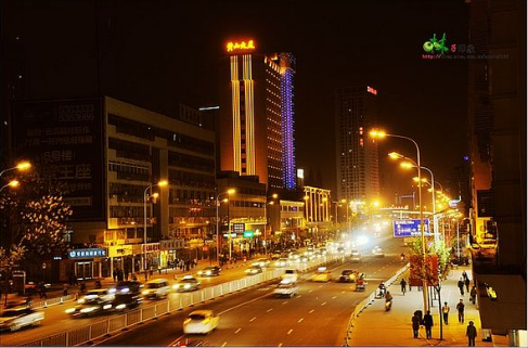 长江路夜景(图源:网络)
