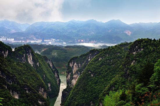 峡江之城