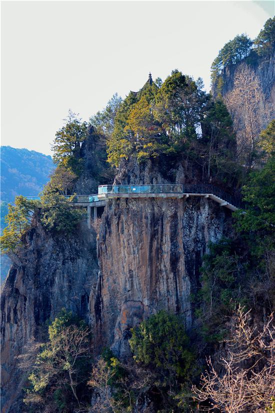 陕西也有有一条狂拽酷炫的玻璃栈道,南宫山景区的悬空玻璃栈道——