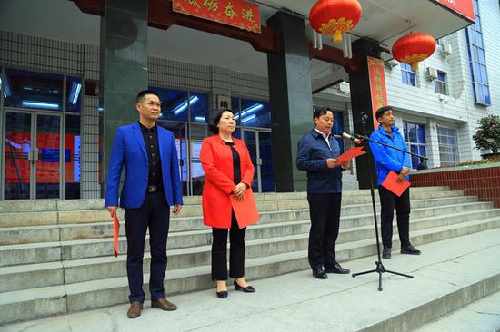 百人旅游团走进安康镇坪 寻找中国最慢的时光