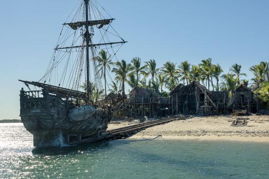 图注：加勒比海盗5在黄金海岸The Spits 海滩 拍摄时的场景布置