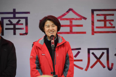 图为云南省政府新闻办宣传处处长李新致辞