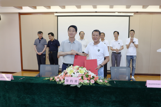 嘉峪关市政府与陕西白鹿仓投资控股集团签署战