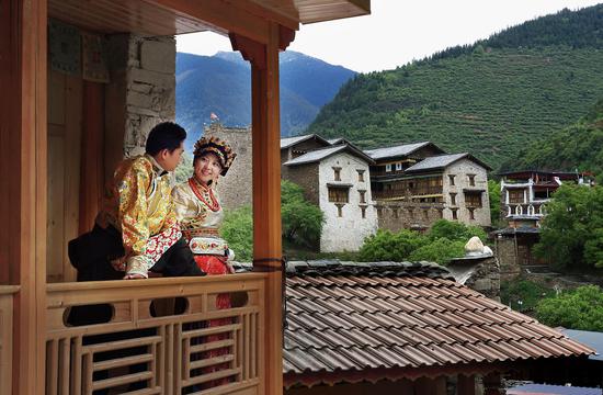 马尔康摄影展和文化旅游推介活动在蓉举行