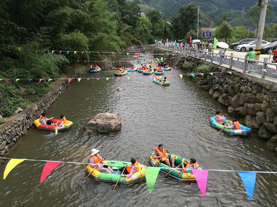 临安七一党庆公益漂流关爱残疾人