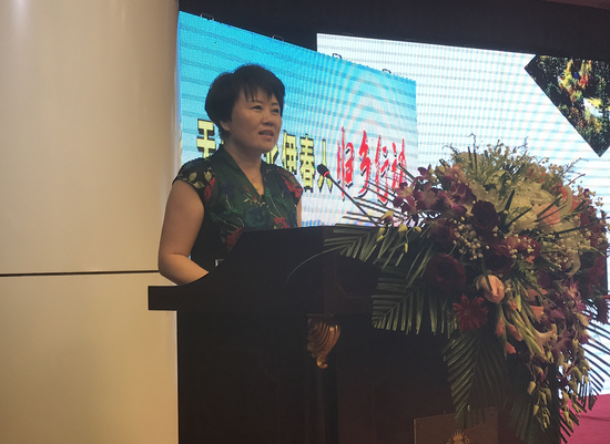 伊春市旅发委主任王欣红作旅游产品推介