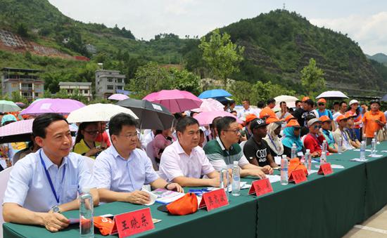 贵州桐梓县"一节一会"开幕式一角