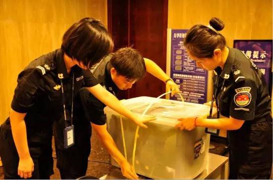 九寨沟7.0级地震 成都双流机场全面启动抢险救